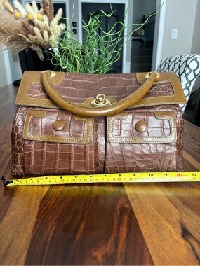 Golden Bleu Italian made Brown Croc-pattern leather  Top-Handle Women's Bag